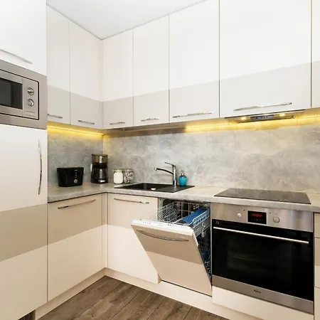 Cozy With Two Bedrooms And Balcony In By Renters * Gdansk