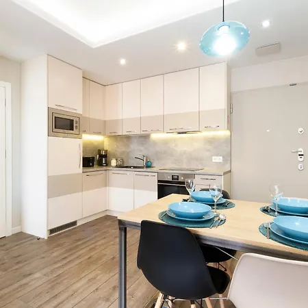 Cozy With Two Bedrooms And Balcony In By Renters Gdansk